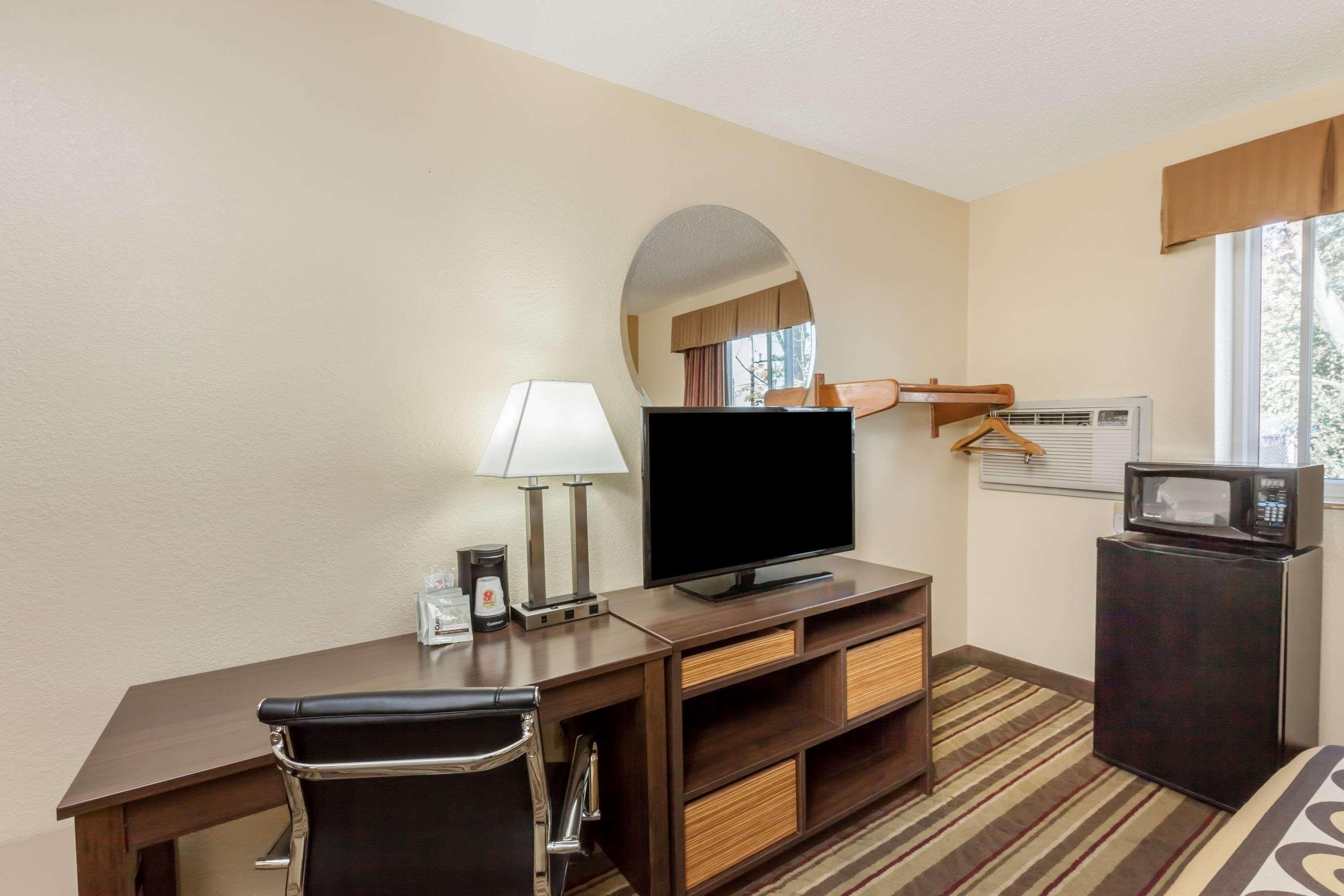 Super 8 By Wyndham Latham - Albany Airport Hotell Eksteriør bilde