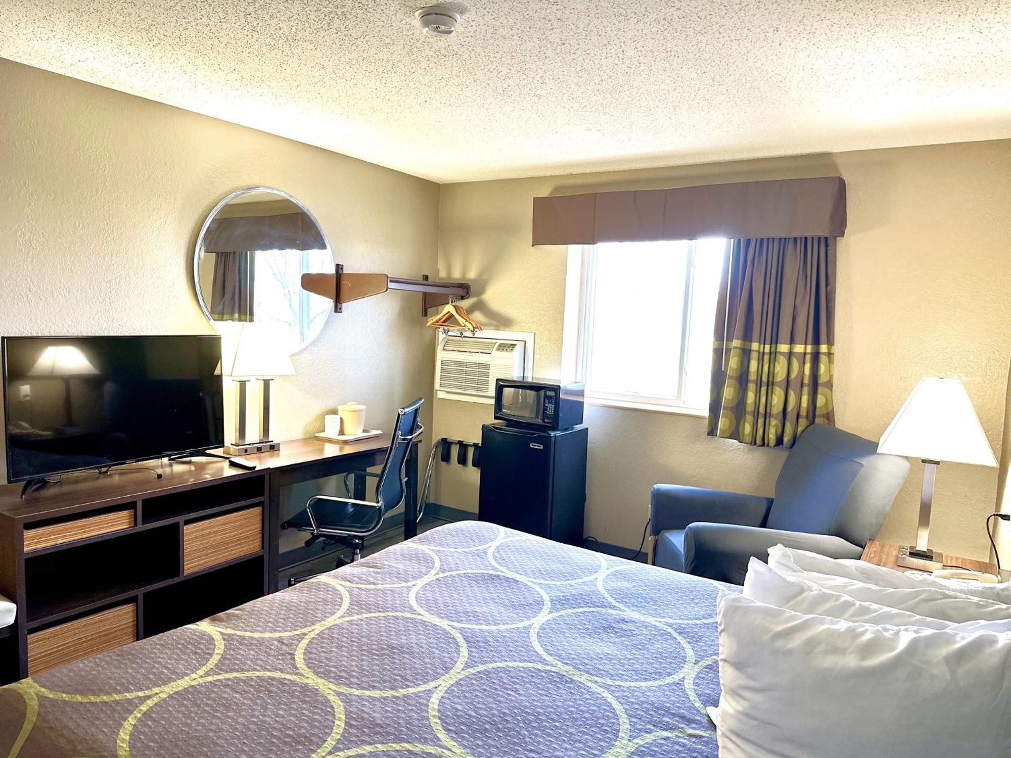 Super 8 By Wyndham Latham - Albany Airport Hotell Eksteriør bilde